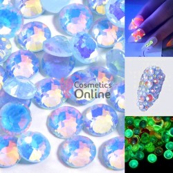 Strasuri din Cristale Fosforescente la intuneric 100 bucati SC277 Blue Sky cu Reflexii 2mm